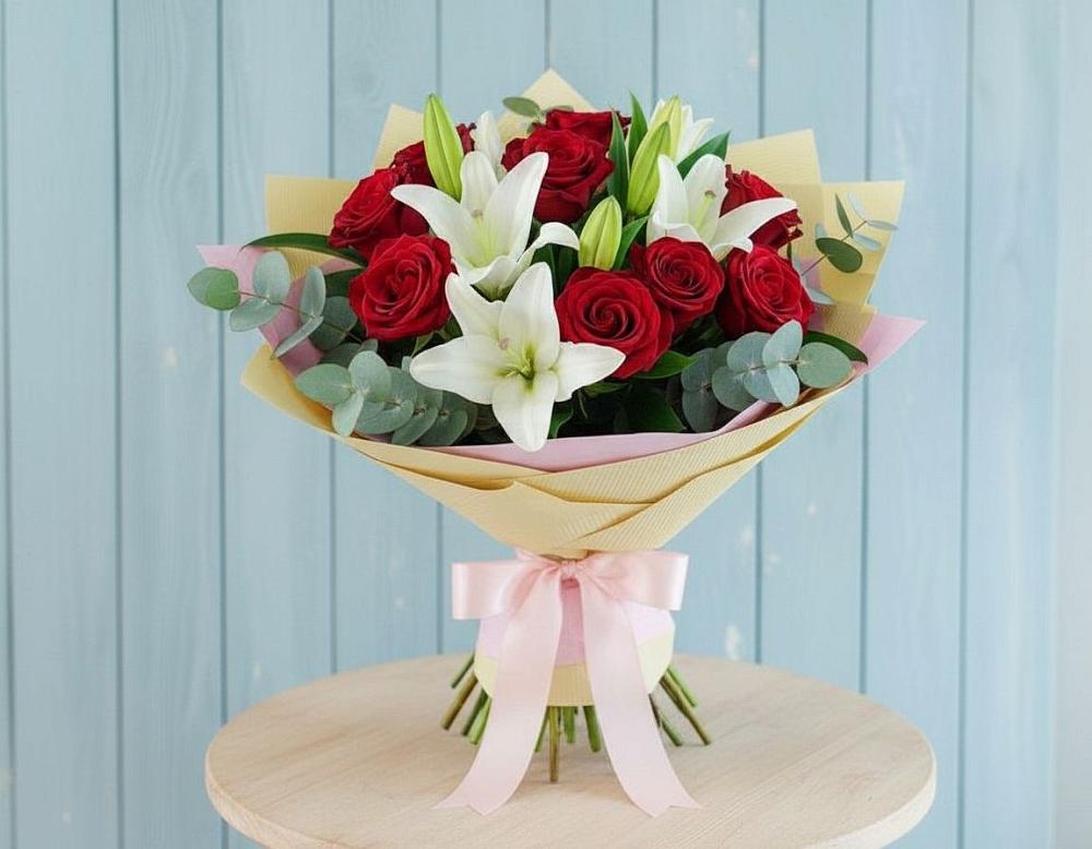 Букет цветов из: Лилии и Розы в Гиганте